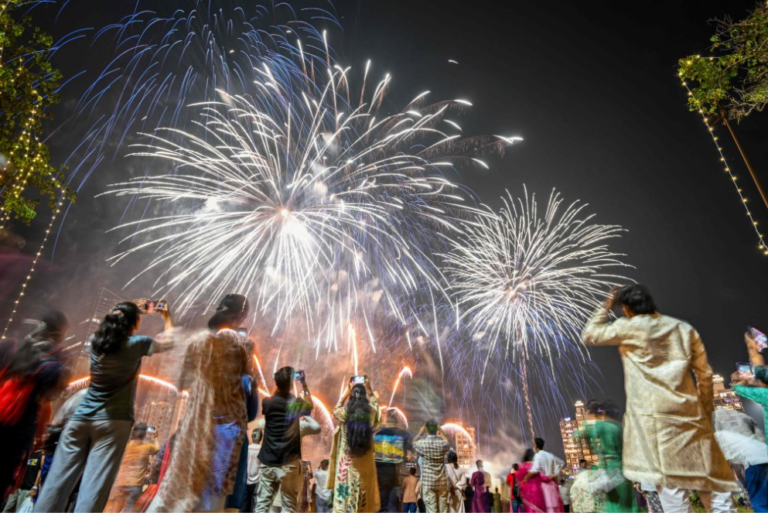 Greetu offers Diwali greeting card online for free!