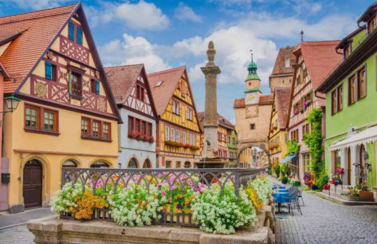 Greetu.io offers free greeting card creation online for free in Germany.